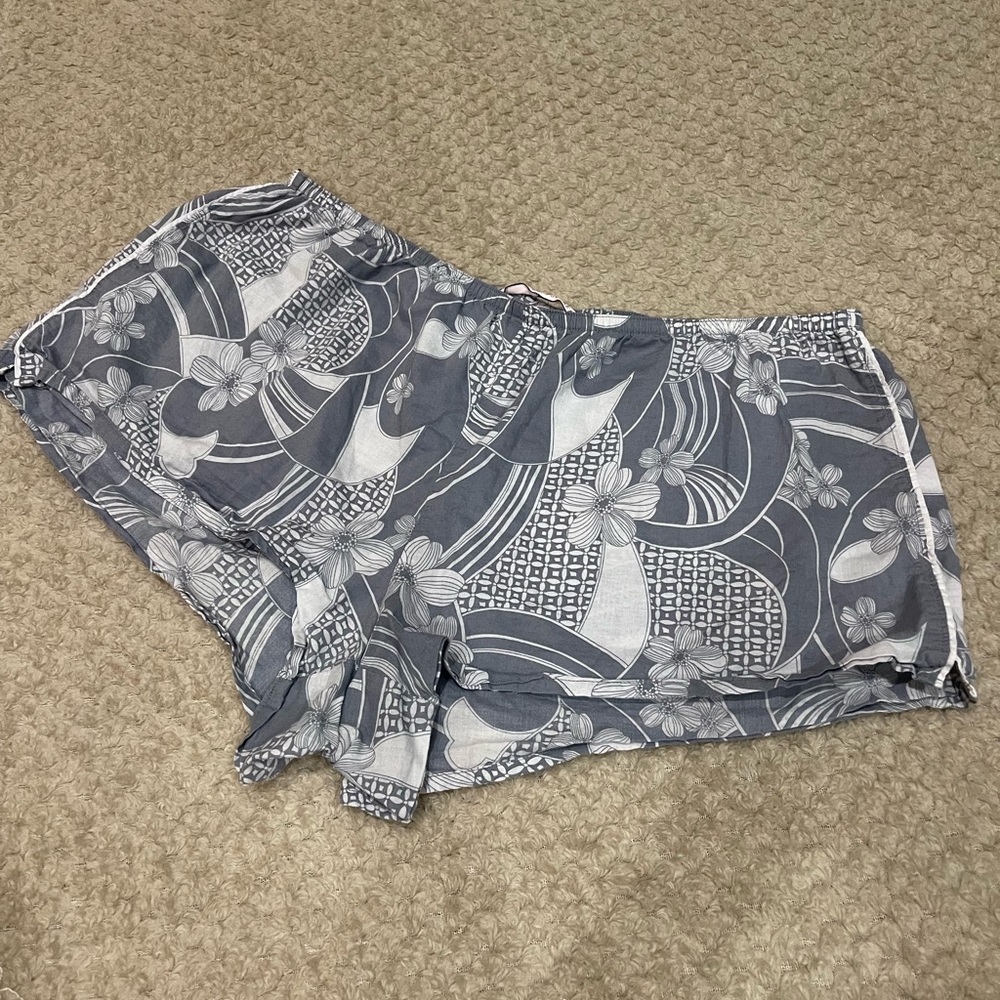 VICTORIA SECRET SHORTS 🦋🐬🤍